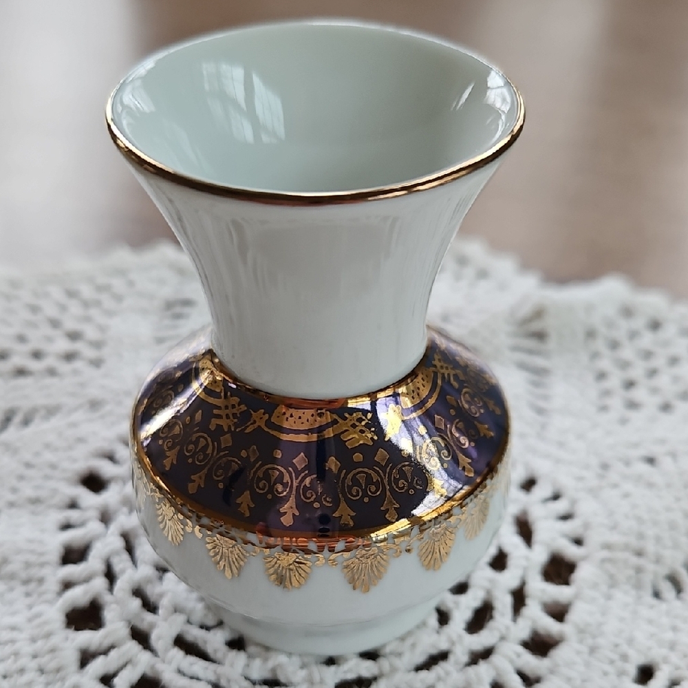 Pomerode by Leart Miniature Porcelain Bud Vase